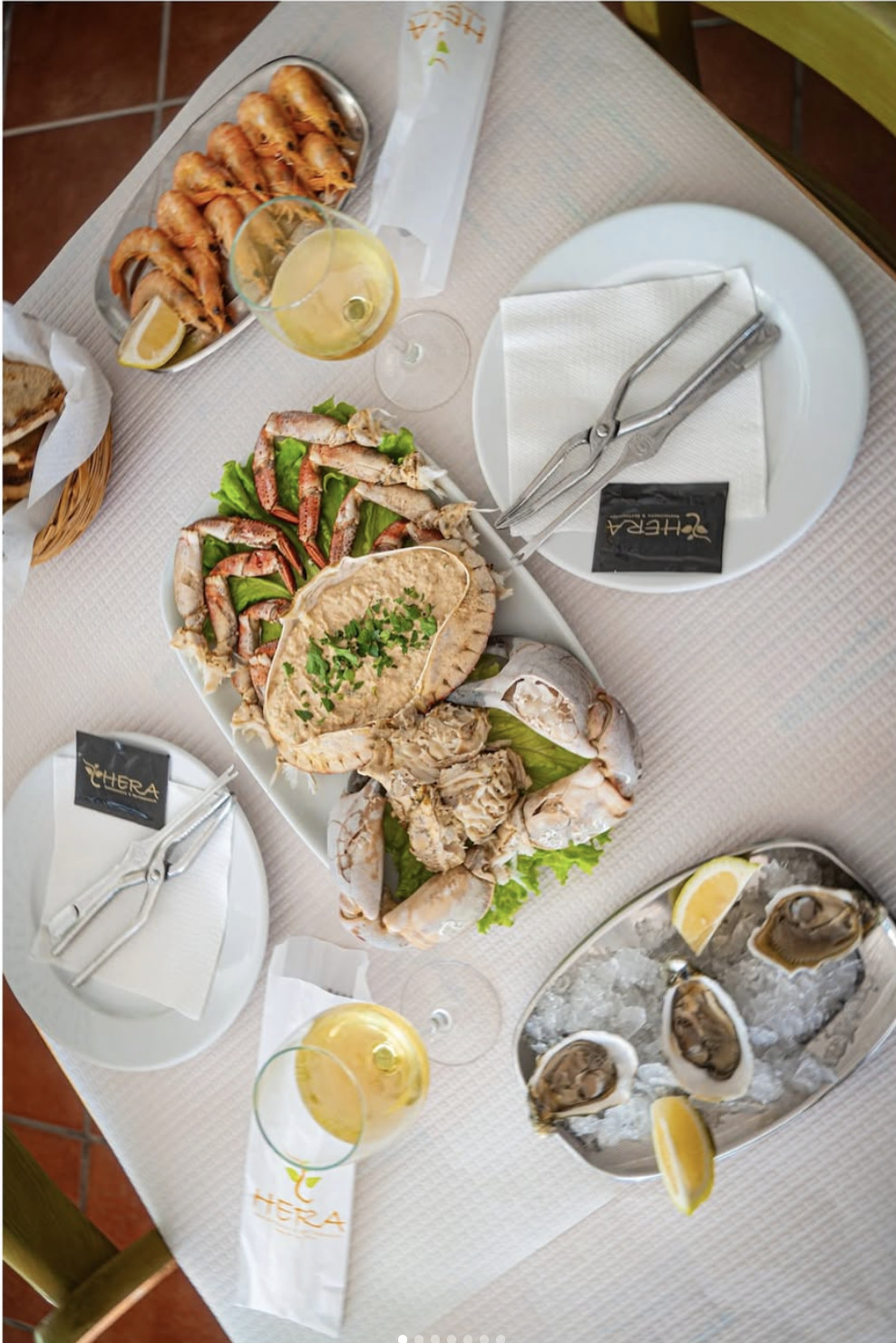 Mesa de marisco no Hera — sapateira, gambas e ostras